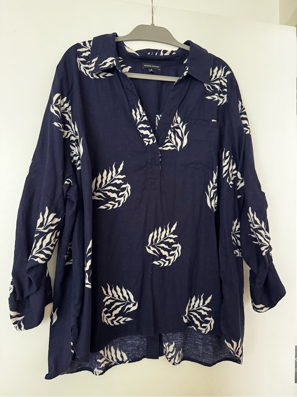 Linen Navy Leaf-Print V-Neck Tunic Top with Button Back